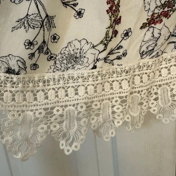Maeve by Anthropologie White w blue floral print Crocheted boho Top Size ES - Picture 4 of 7